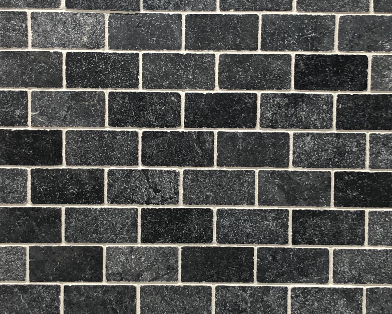 Мрамор Black Marble Tumbled Dark 1*7.5*15 см