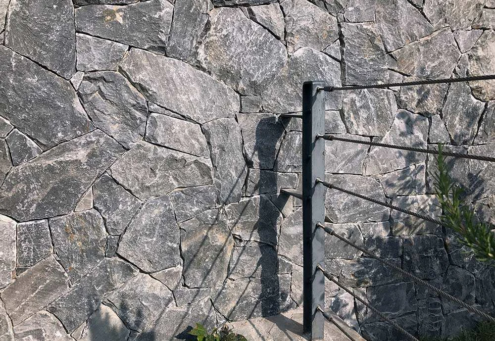 Кварцит Rock Face Evenos Black 