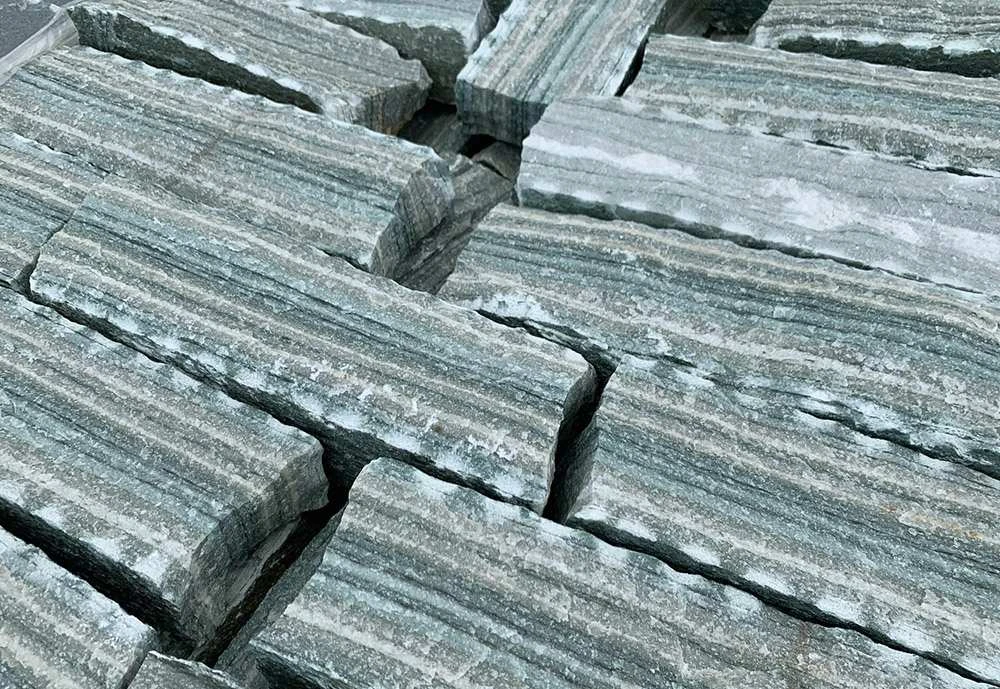 Кварцит Rock Face Flat Olive