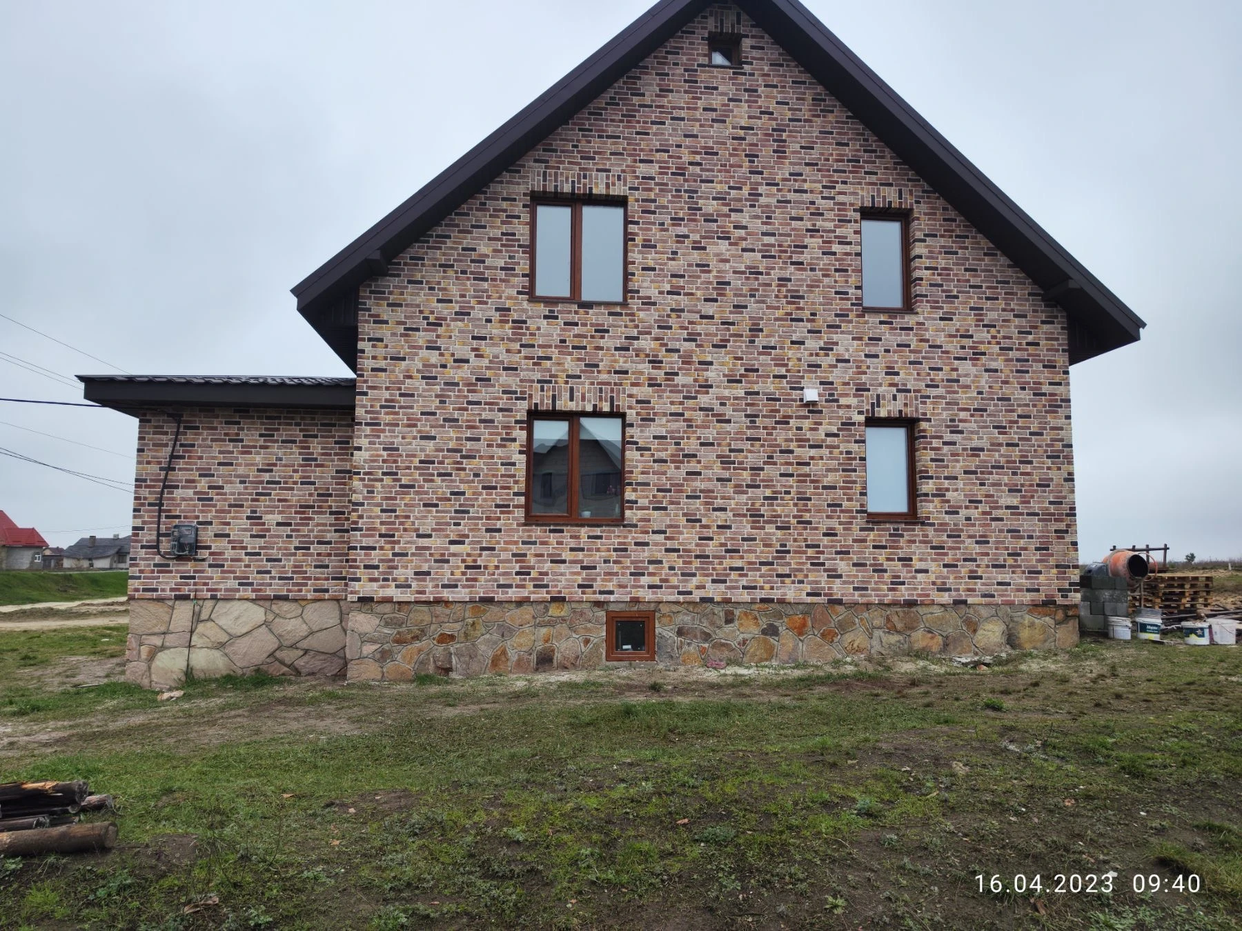 Фасадна плитка Loft Brick Бостон 10 Темно-червоний з бежево-жовтими нотами 210x65 мм
