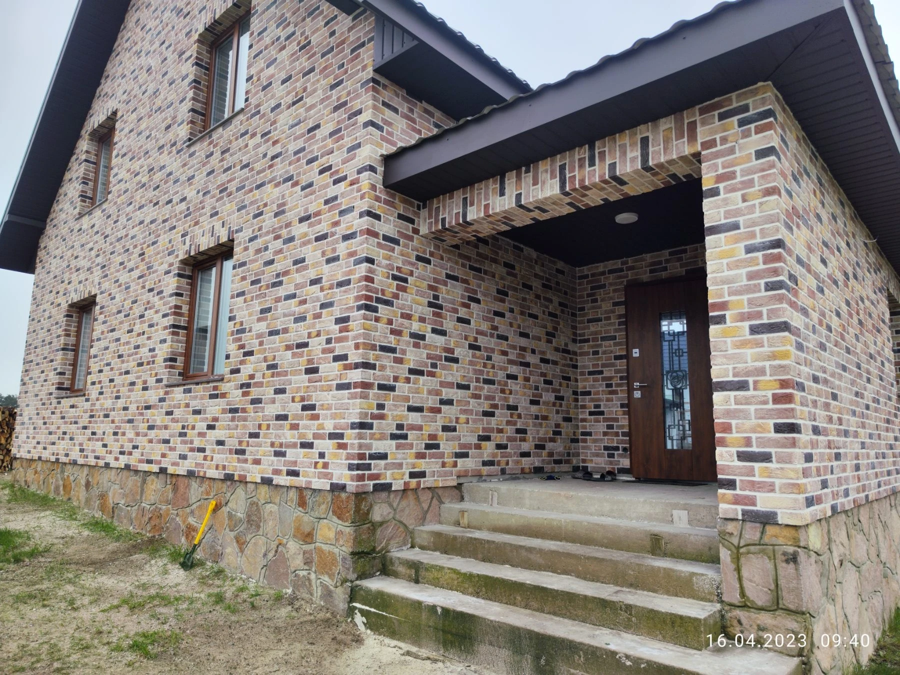 Фасадна плитка Loft Brick Бостон 10 Темно-червоний з бежево-жовтими нотами 210x65 мм
