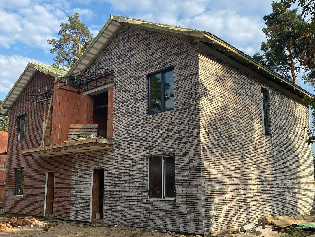 Фасадная плитка Loft Brick Лонг Форд 10 Серый с черными вставками 295x50 мм
