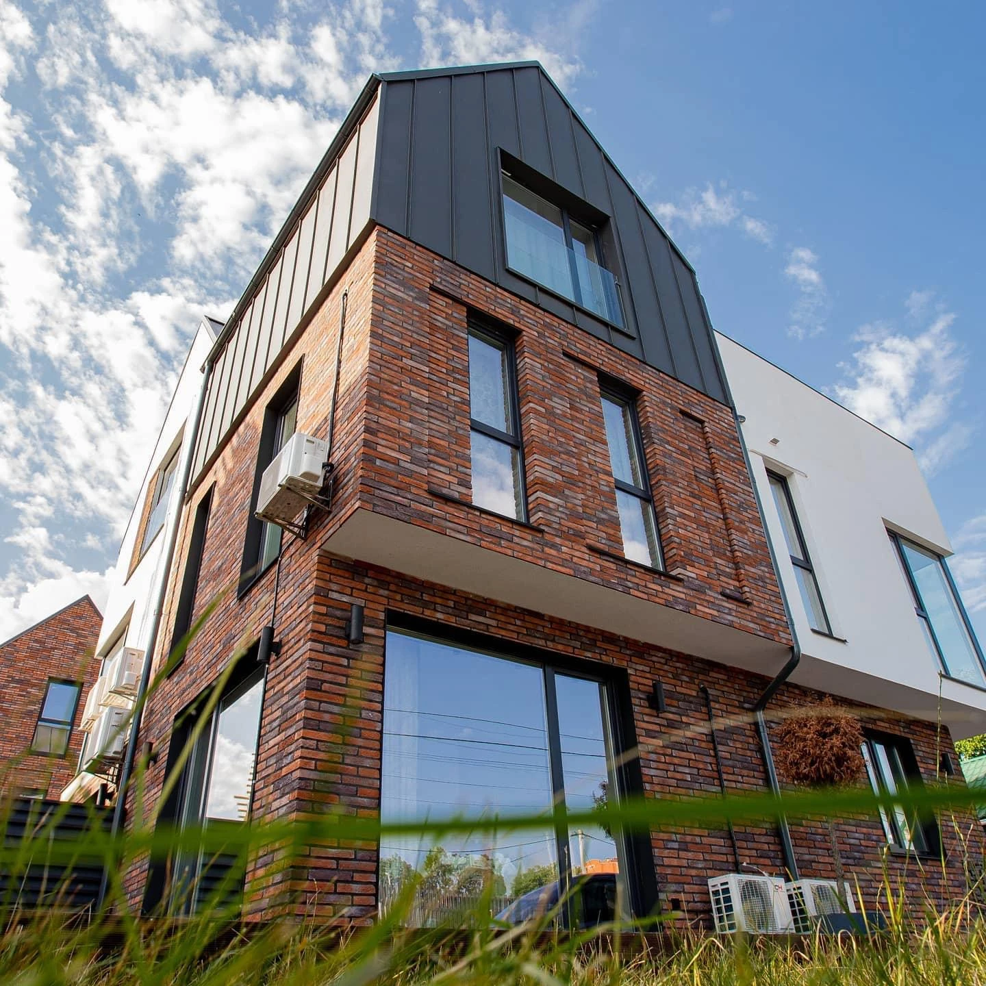Фасадная плитка Loft Brick Лонг Форд 30 Красно-коричневый с черными вставками 295x50 мм