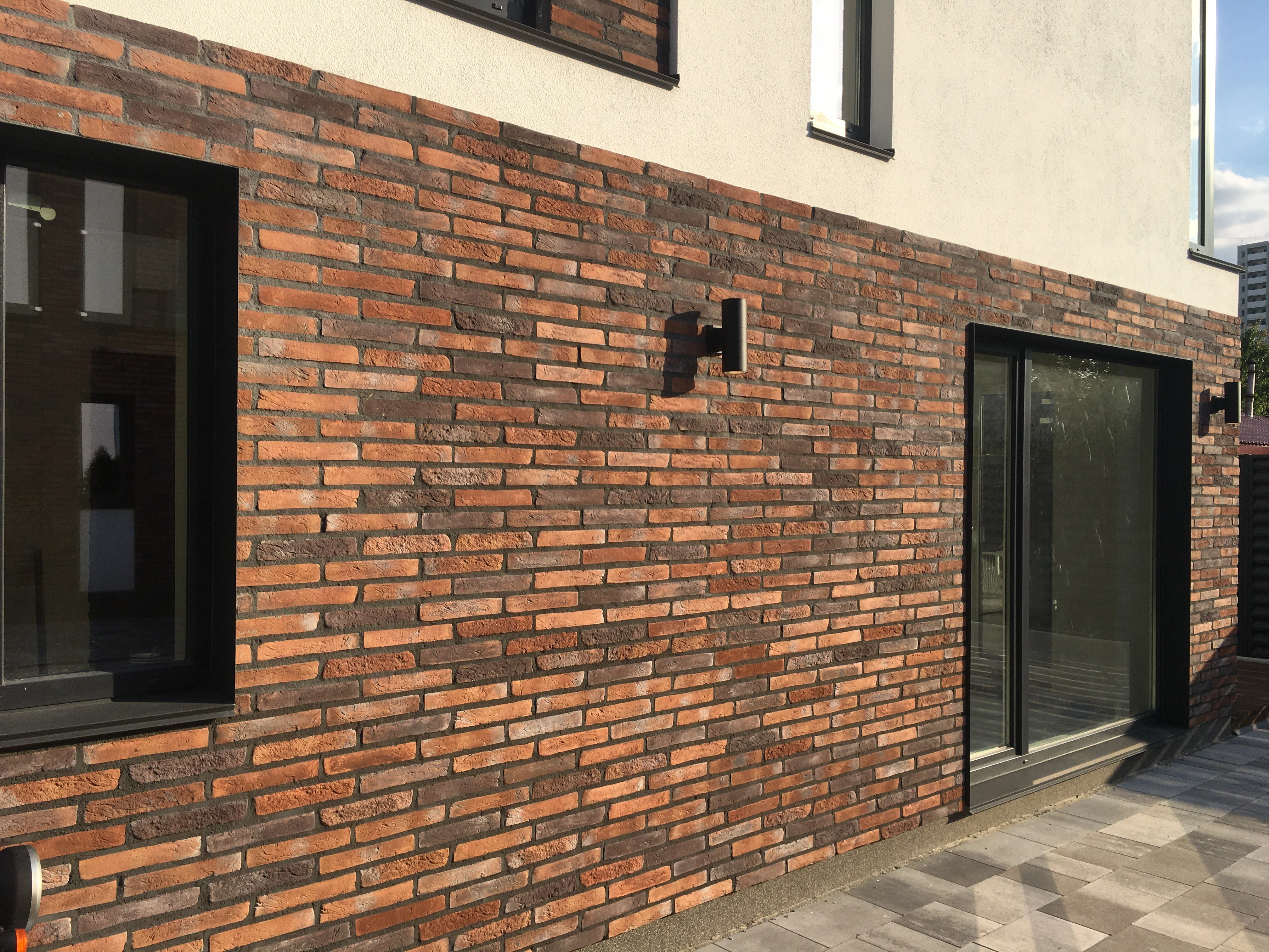Фасадная плитка Loft Brick Лонг Форд 30 Красно-коричневый с черными вставками 295x50 мм