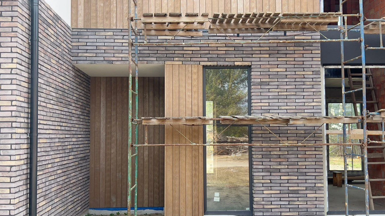 Фасадна плитка Loft Brick Лонг Форд 40 Сірий зі світлими вставками 295x50 мм