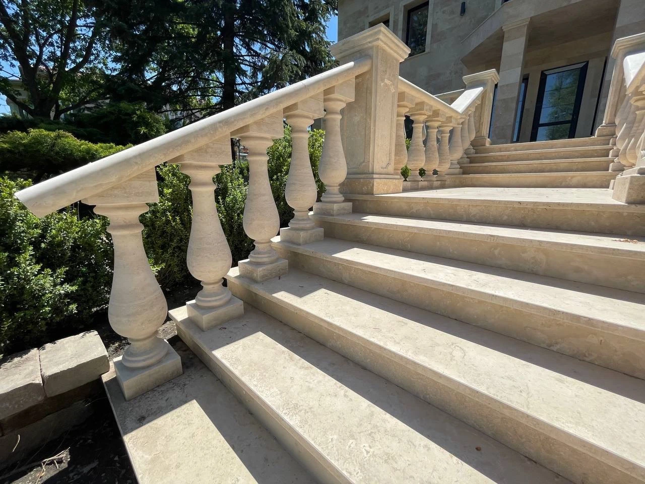 Балюстрады из натурального камня