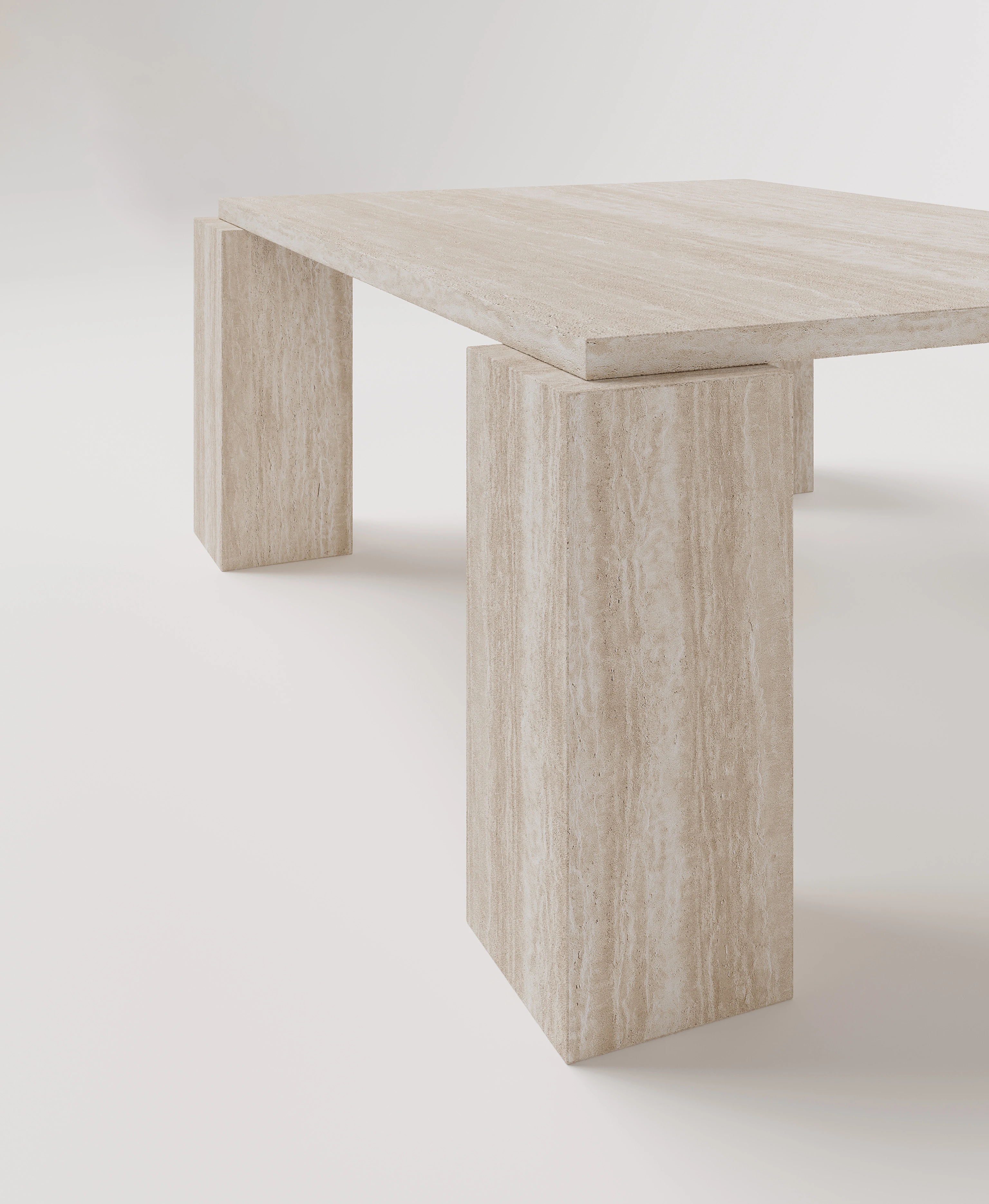 Стол с квадратными ногами из светлого травертина