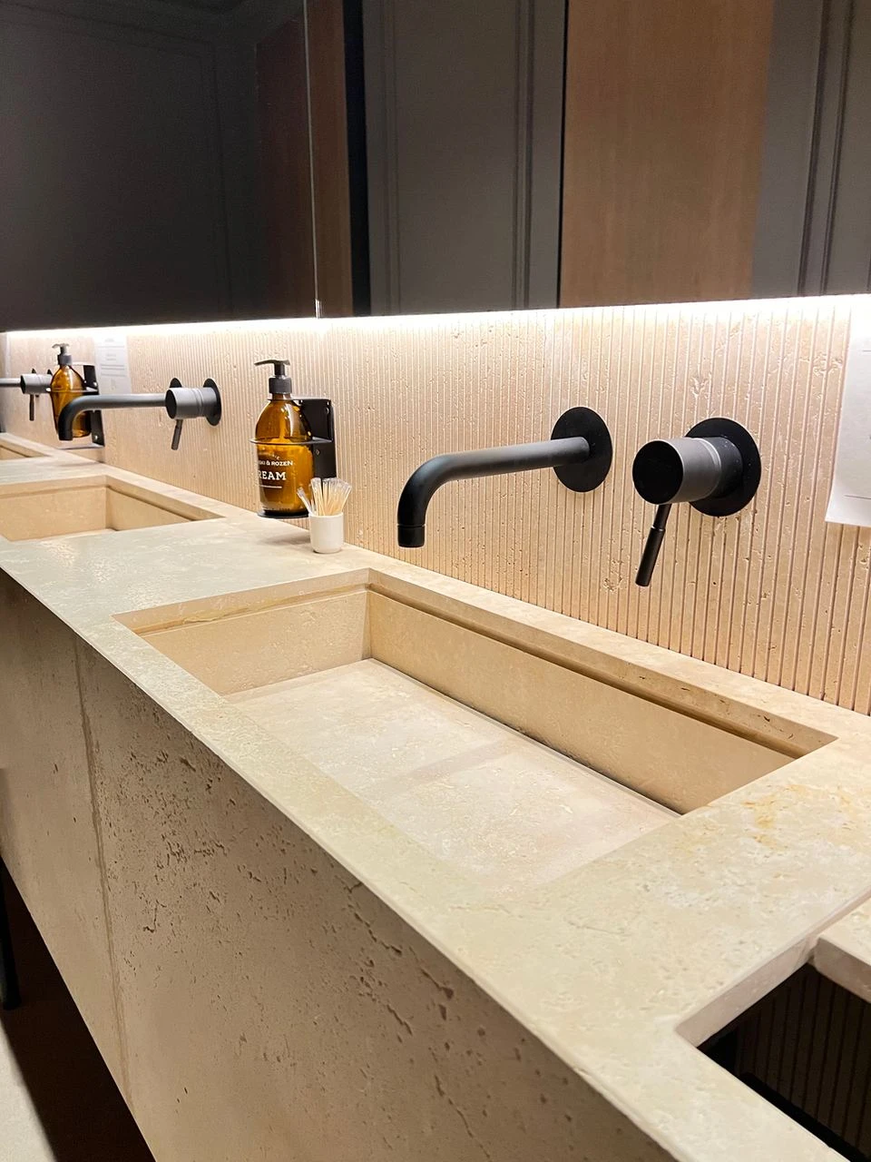 Раковины из натурального камня травертин