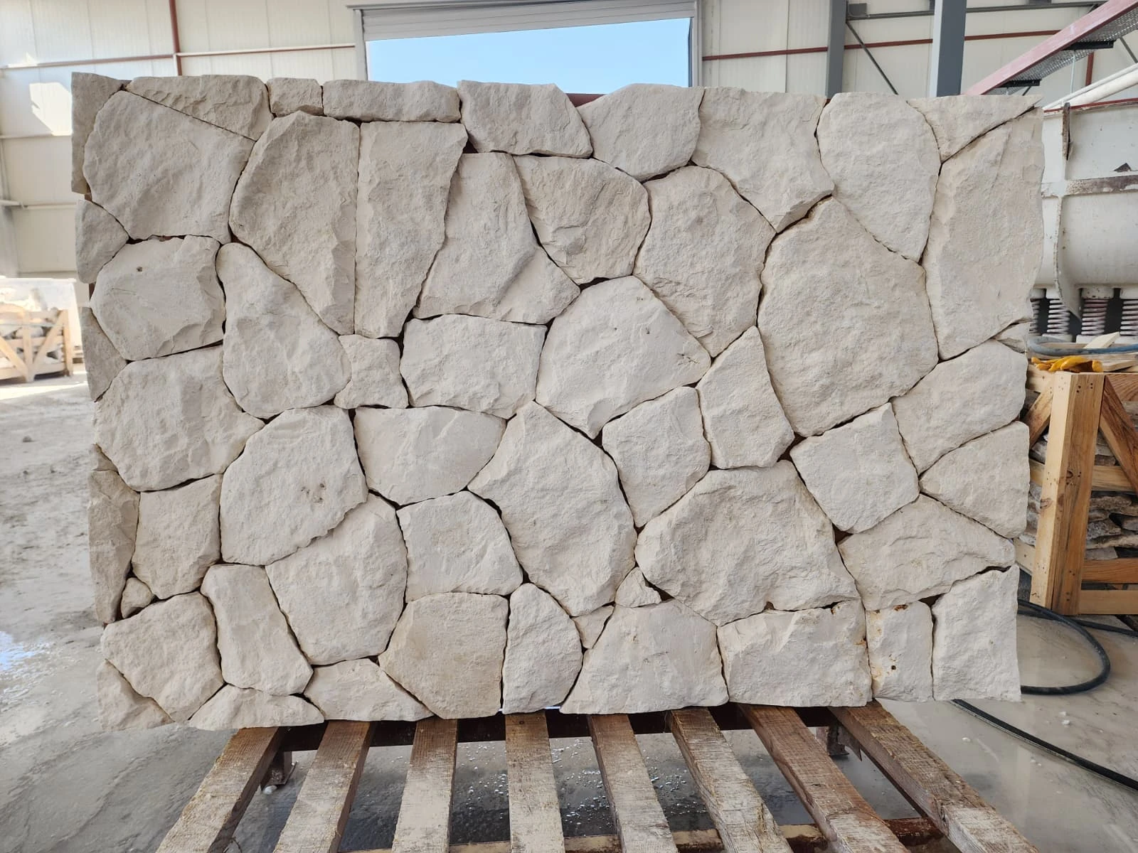 Натуральний камінь Rockface Limestone