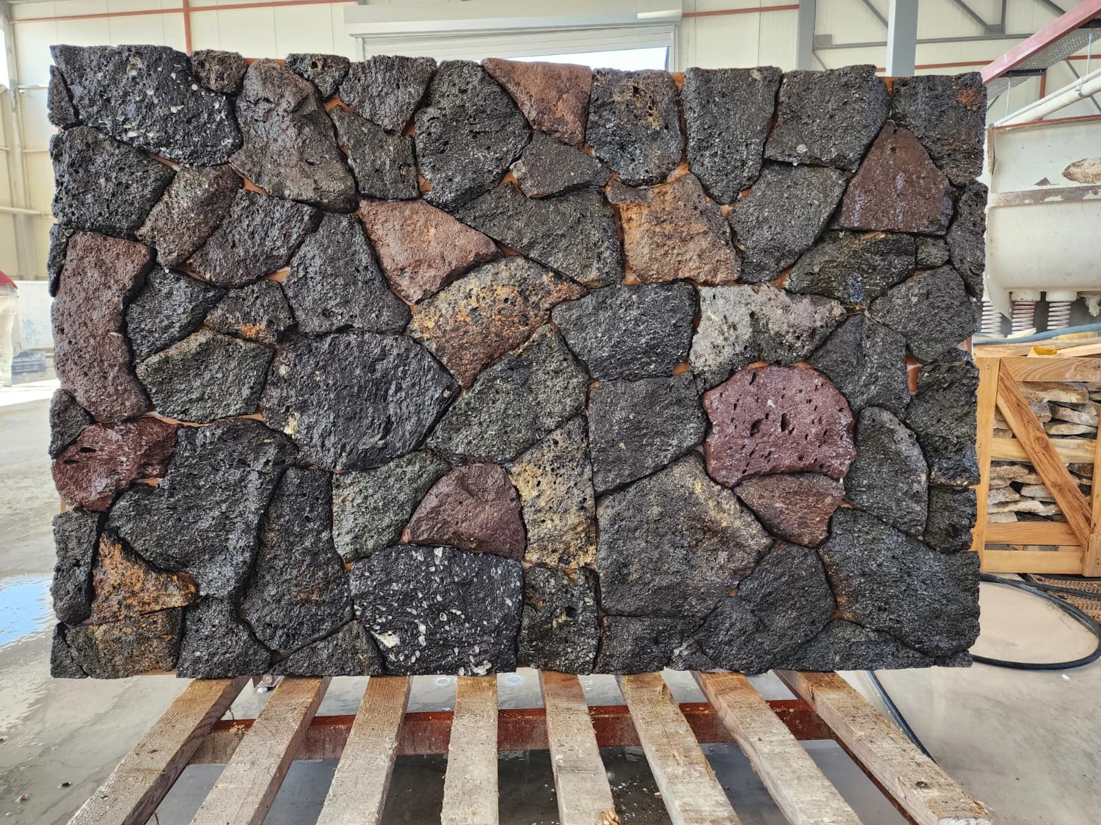 Натуральний камінь Rockface Basalt