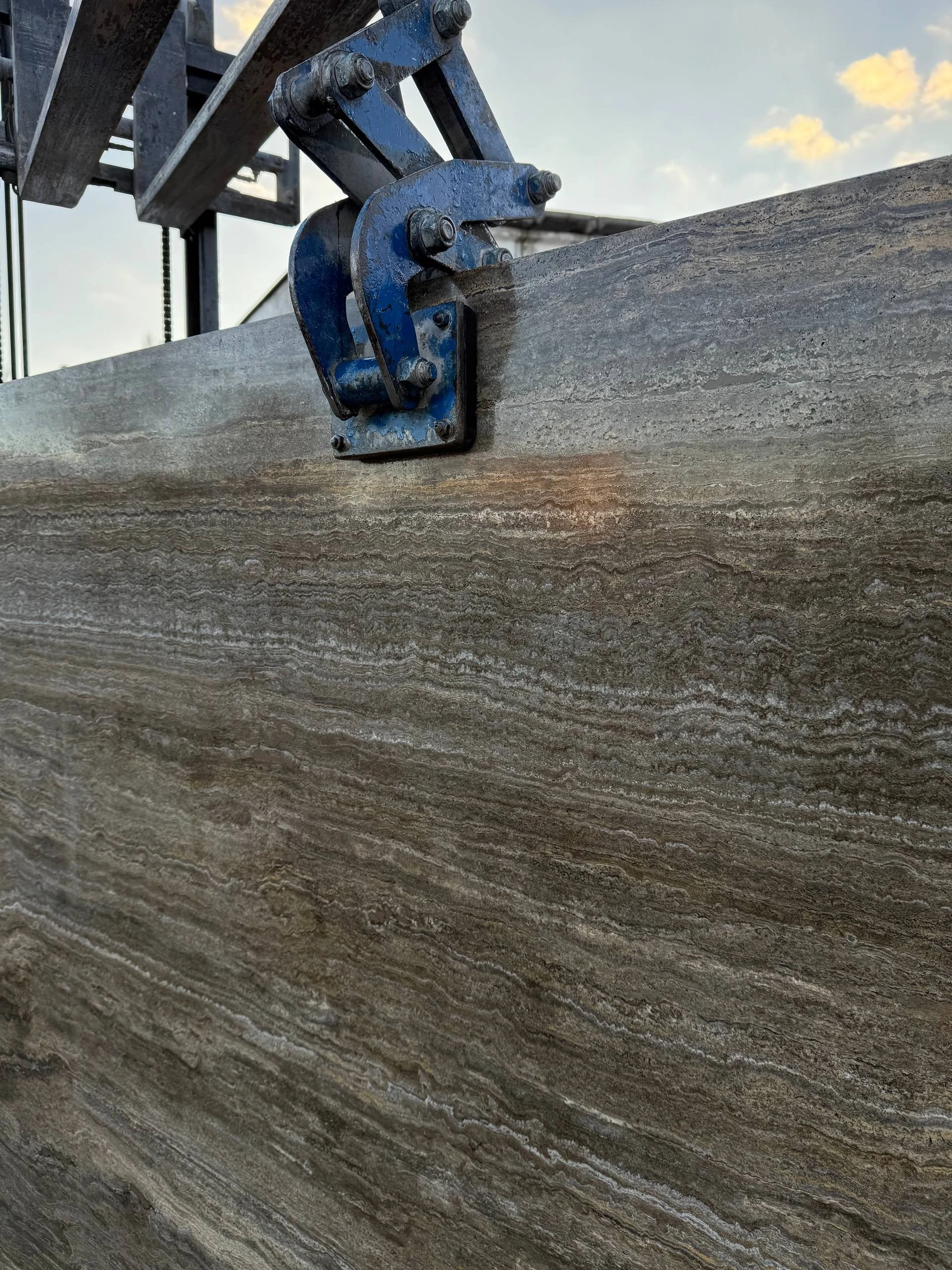 Травертин Слэб Chocolate Silver V/C заполненый шлифованный/полированный 