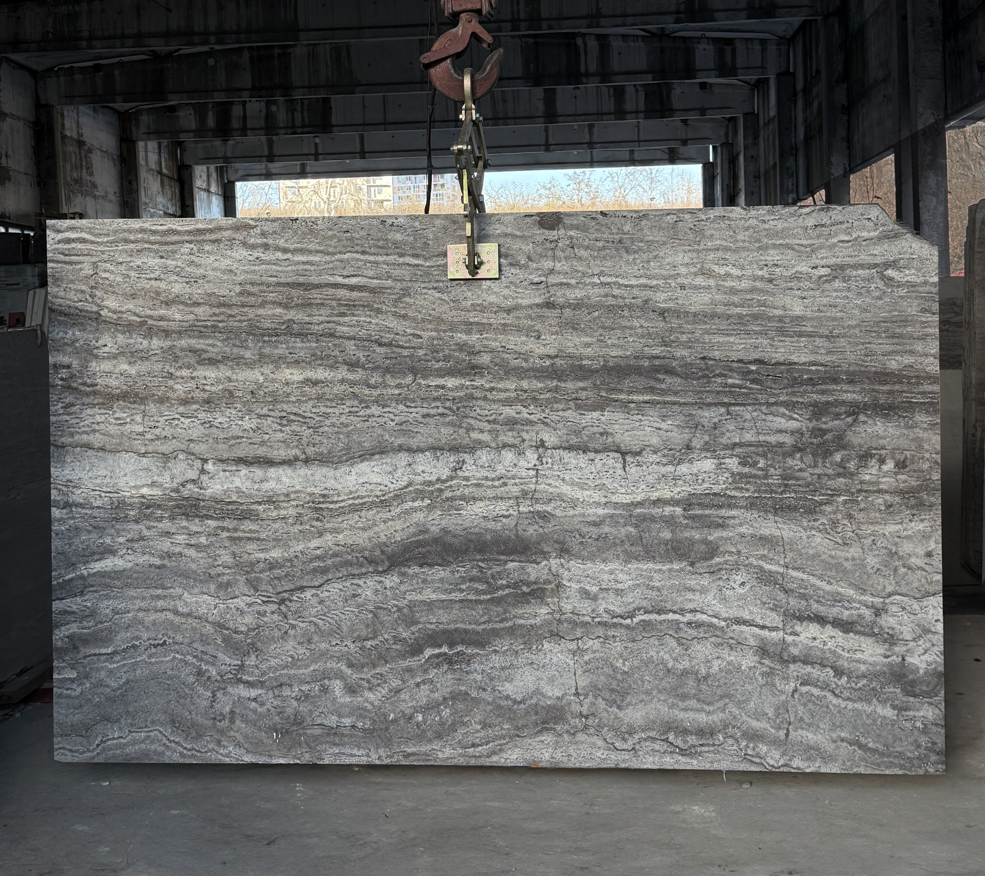 Травертин Сляб Silver Graphite V/C, обробка leathered