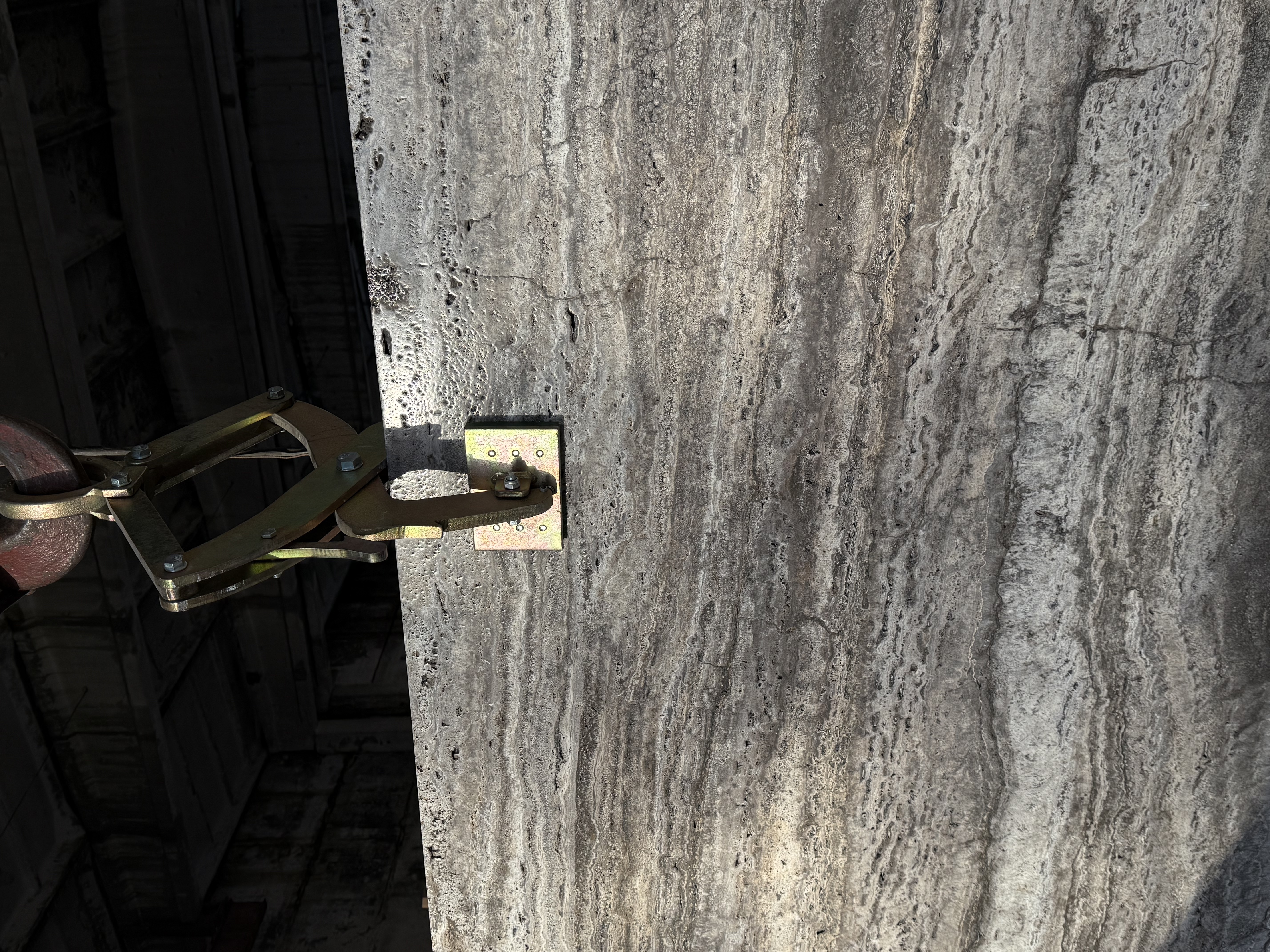 Травертин Сляб Silver Graphite V/C, обробка leathered